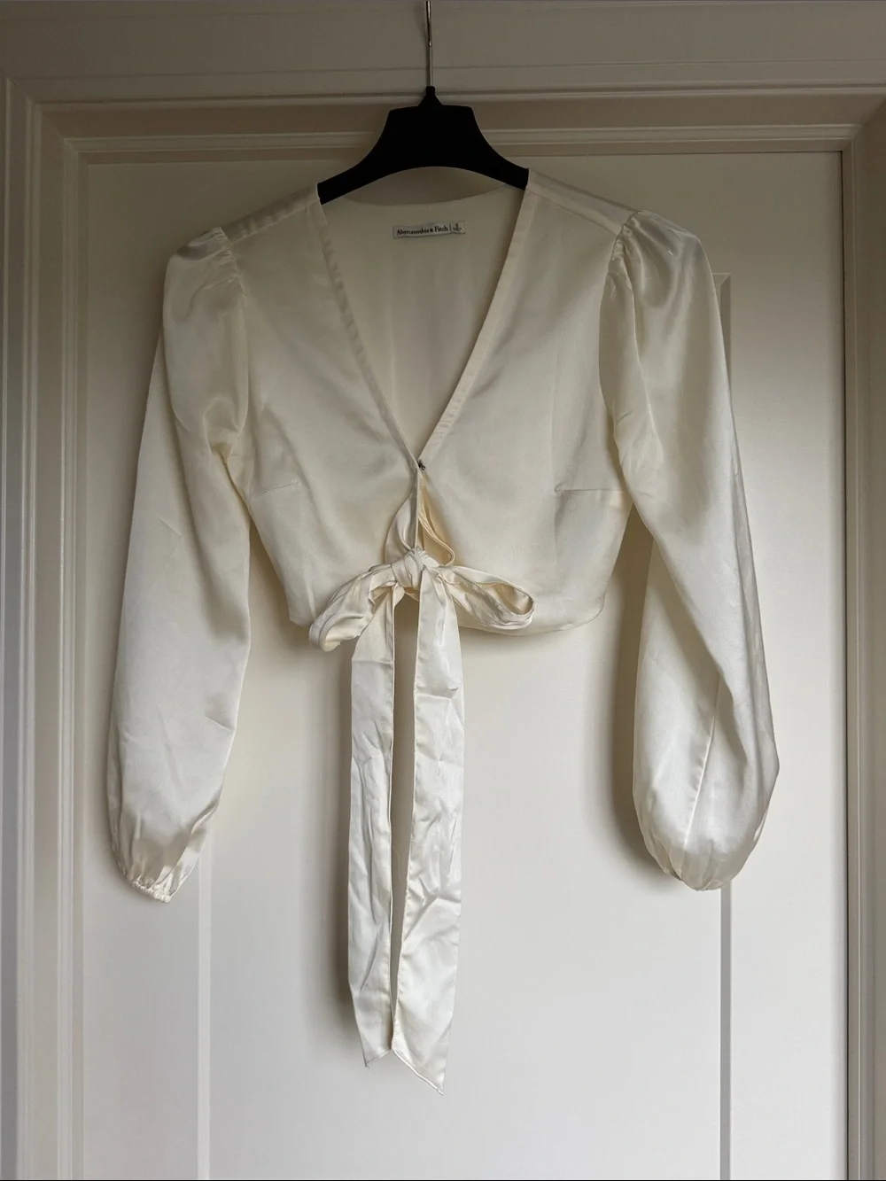Abercrombie & Fitch Ivory Satin Tie-Front Crop Blouse